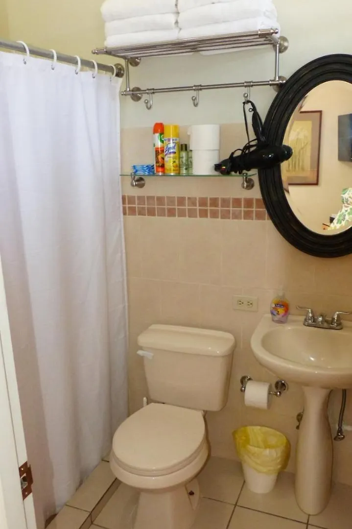 #2 Apt W/Tv Netflix Wifi A/C Hot Water Laundry Apartment Utuado